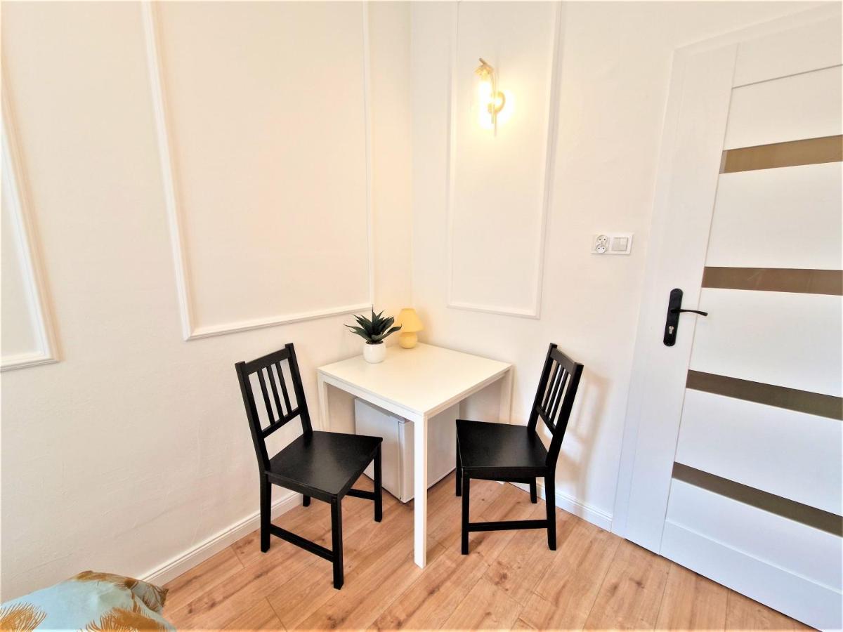 J&W Apartments Swietojanska Rooms Varsovie Extérieur photo