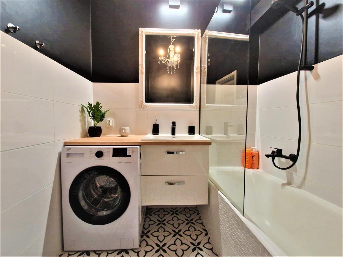 J&W Apartments Swietojanska Rooms Varsovie Extérieur photo