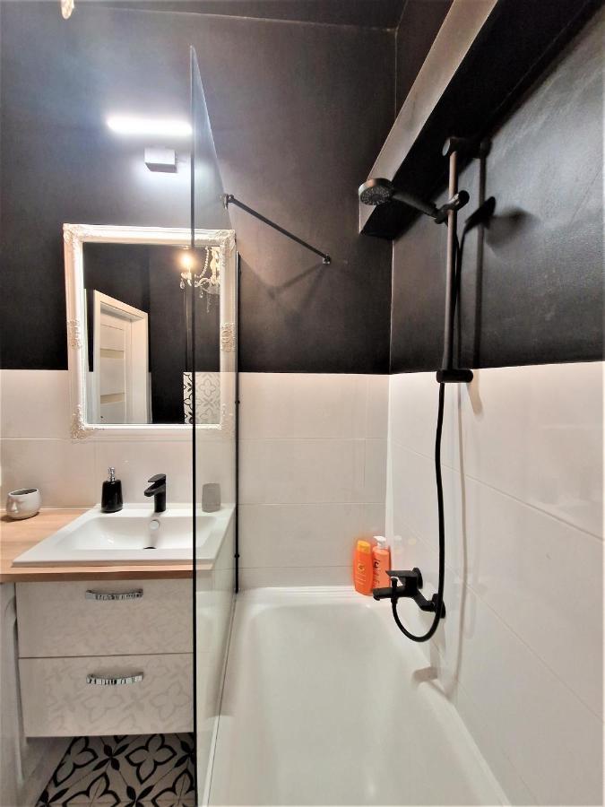 J&W Apartments Swietojanska Rooms Varsovie Extérieur photo