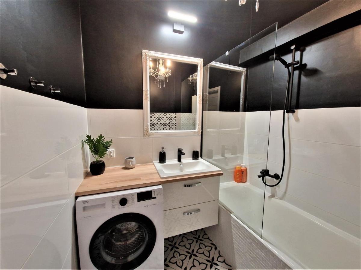 J&W Apartments Swietojanska Rooms Varsovie Extérieur photo